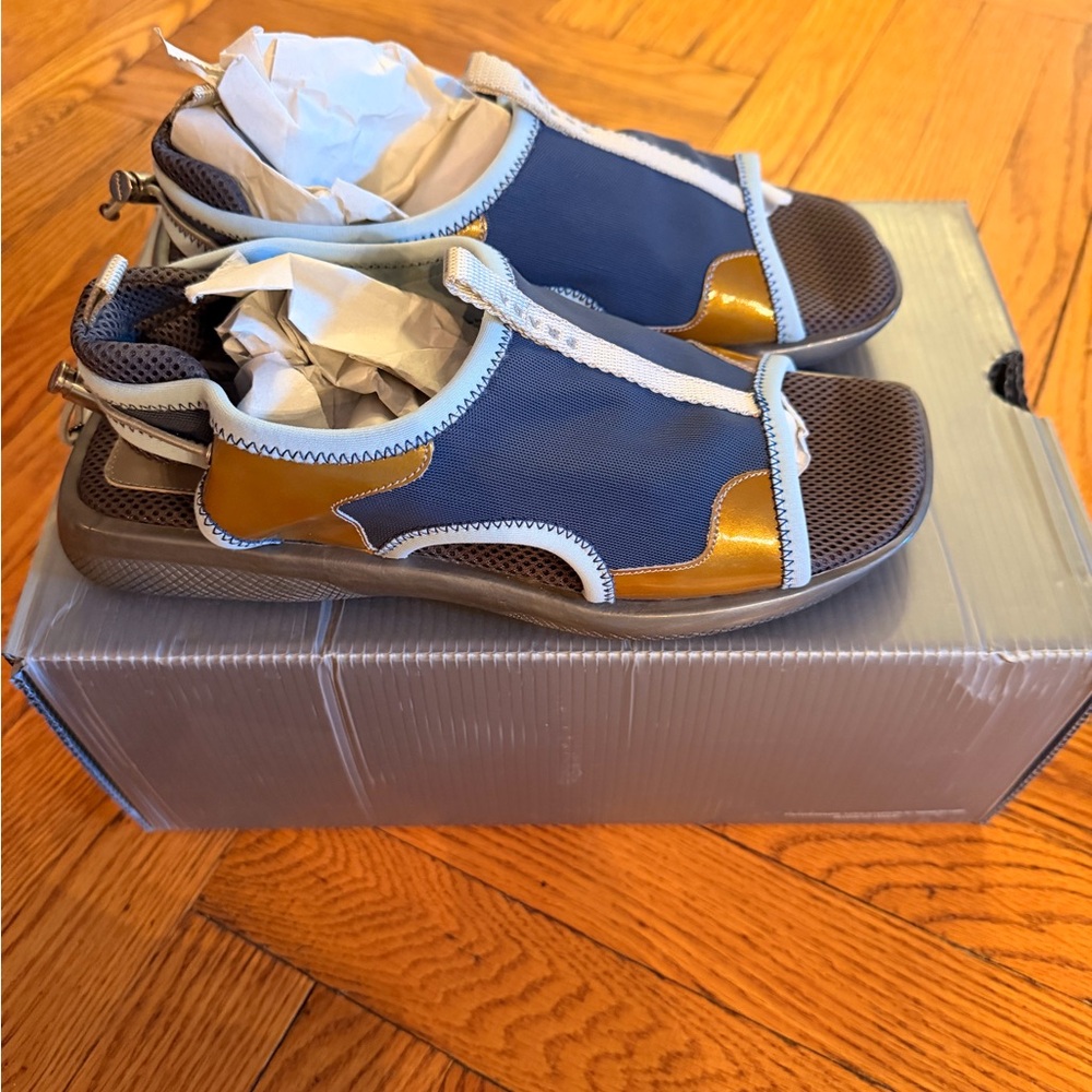 ❌SOLD❌Y2K Vintage Prada Slip-On Sandals – Like New